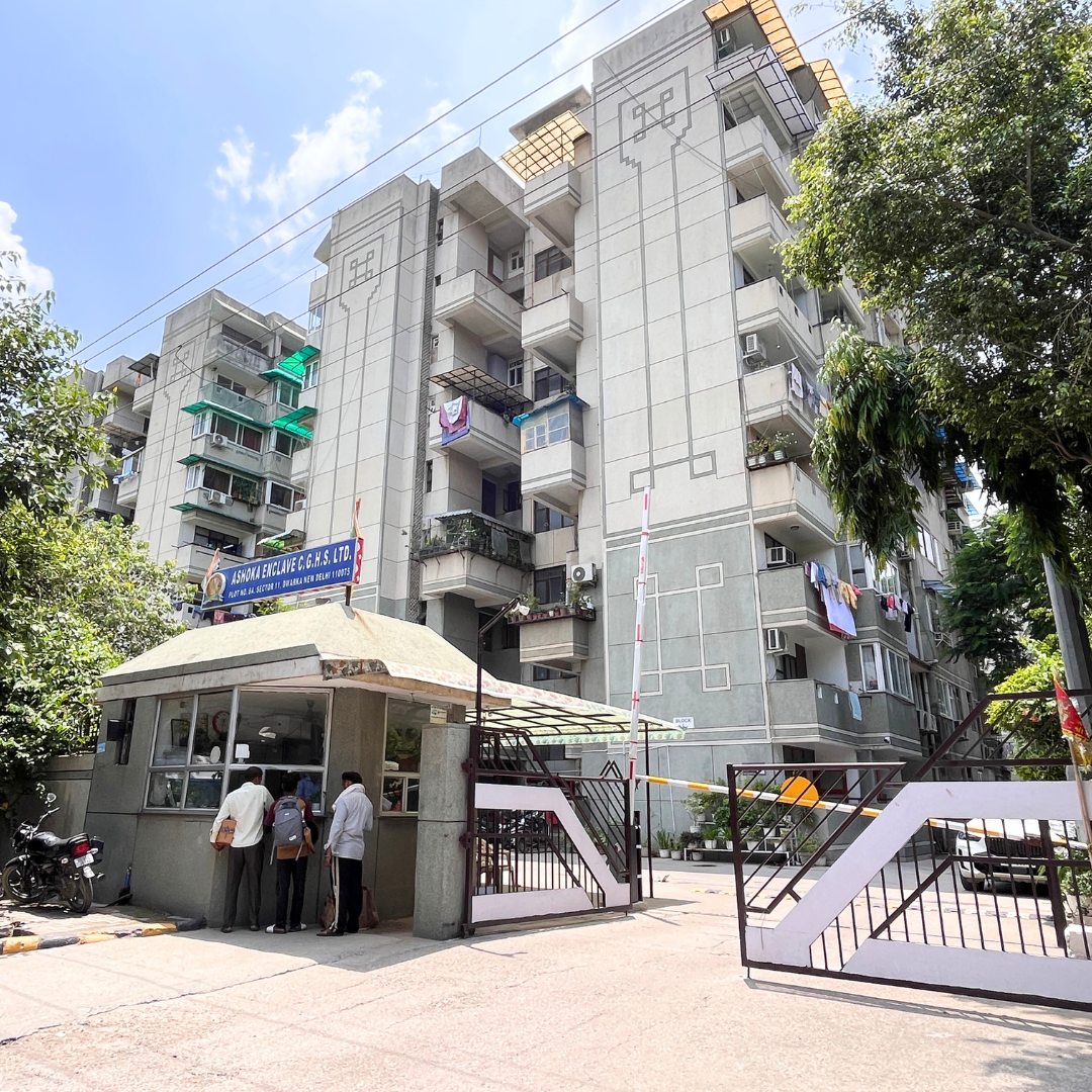Affordable 5 BHK Flat in Dwarka Mor with Parking Space | Dwarka Mor Flats for Sale