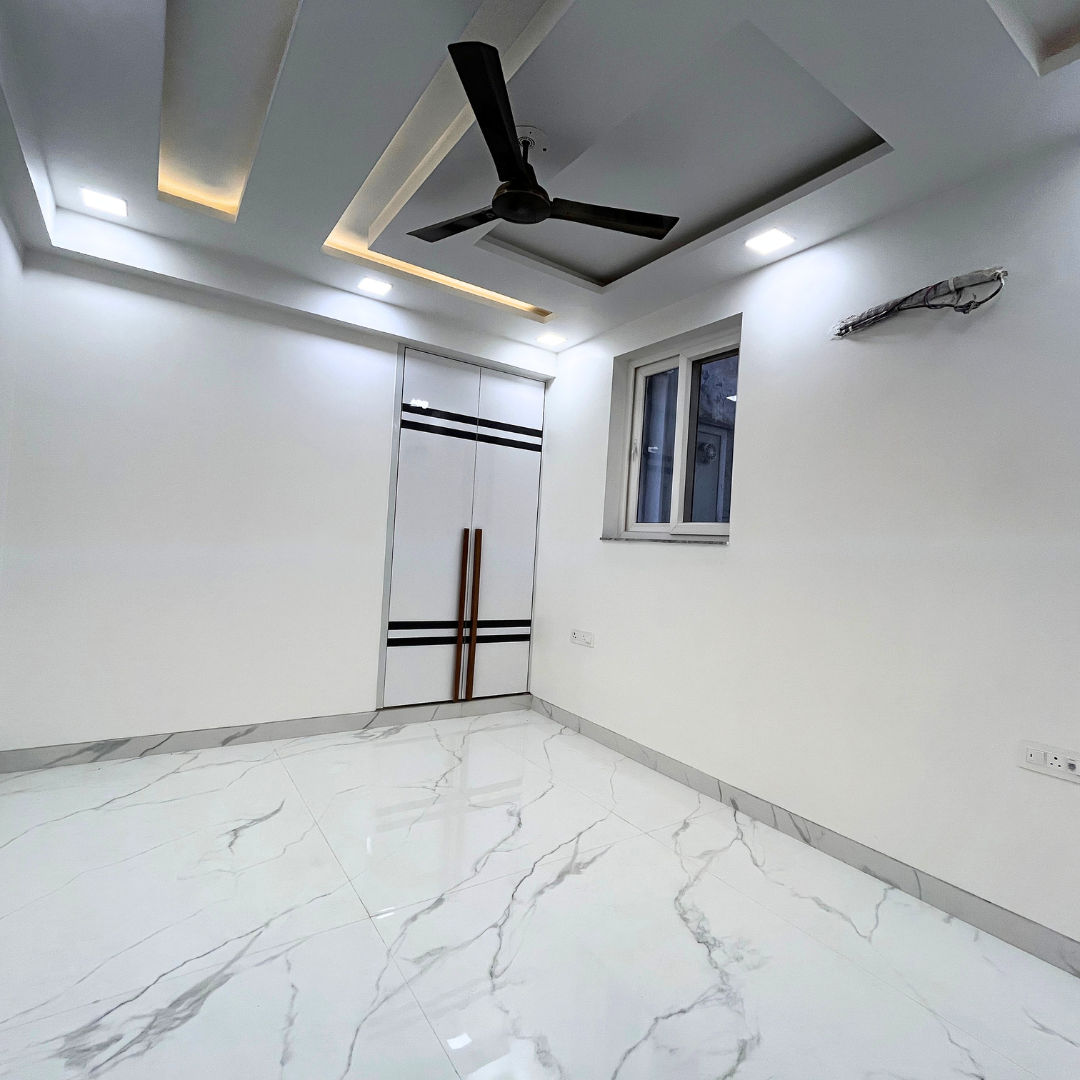 Affordable 5 BHK Flat in Dwarka Mor with Parking Space | Dwarka Mor Flats for Sale
