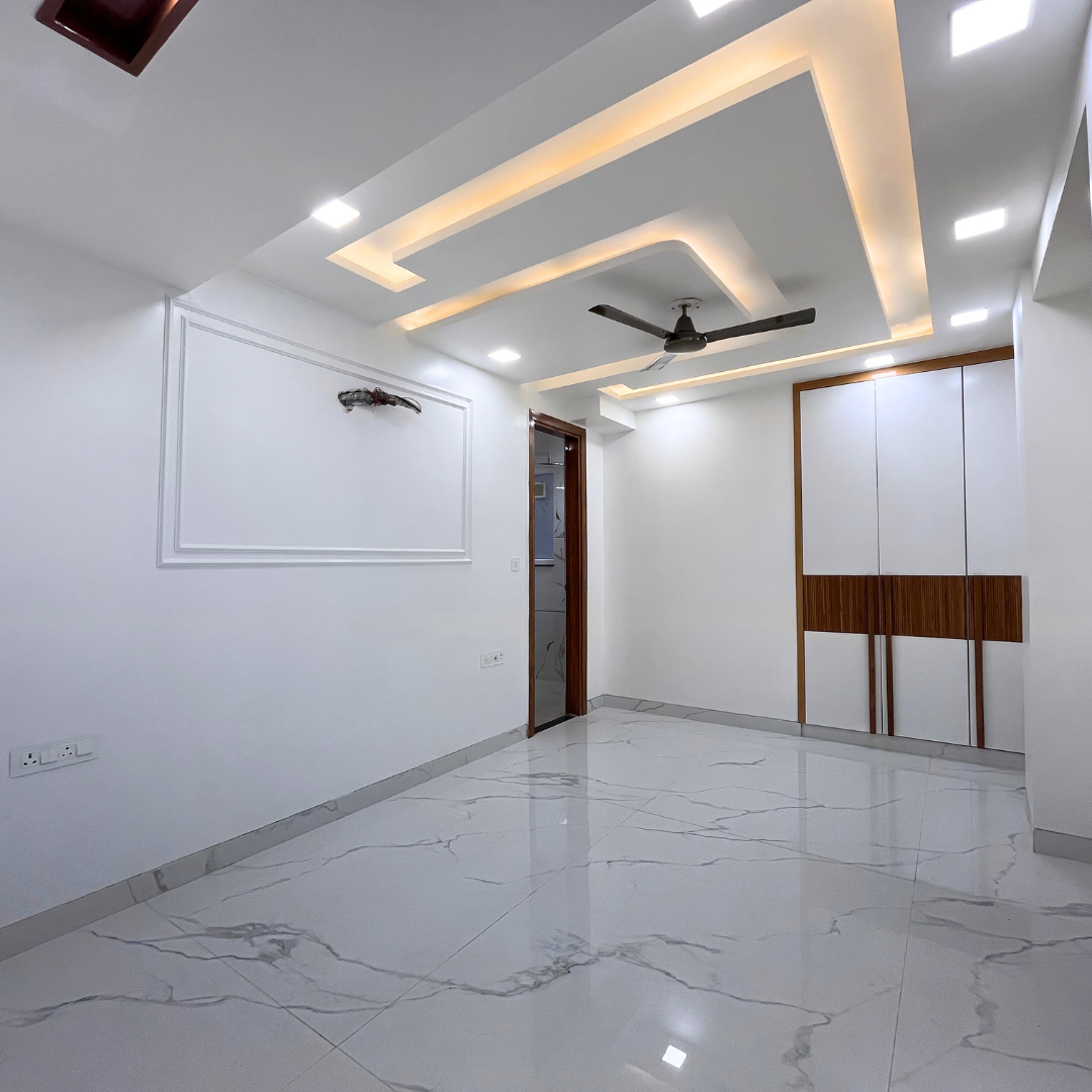Affordable 5 BHK Flat in Dwarka Mor with Parking Space | Dwarka Mor Flats for Sale