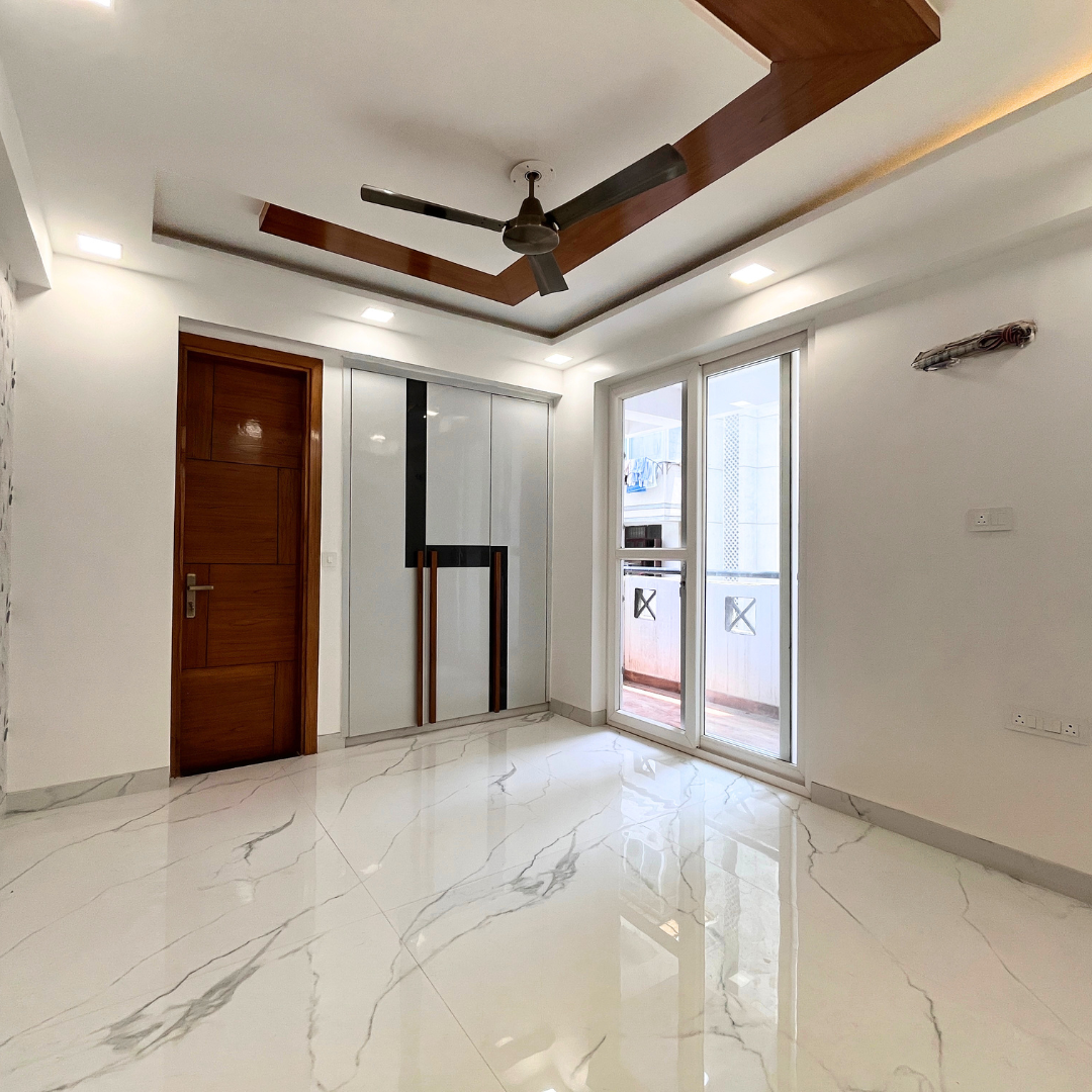 Affordable 5 BHK Flat in Dwarka Mor with Parking Space | Dwarka Mor Flats for Sale