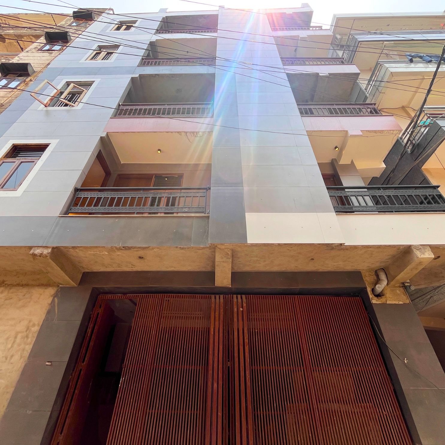 Modern 5 BHK Flat in Uttam Nagar with Excellent Location | Uttam Nagar Flats Price
