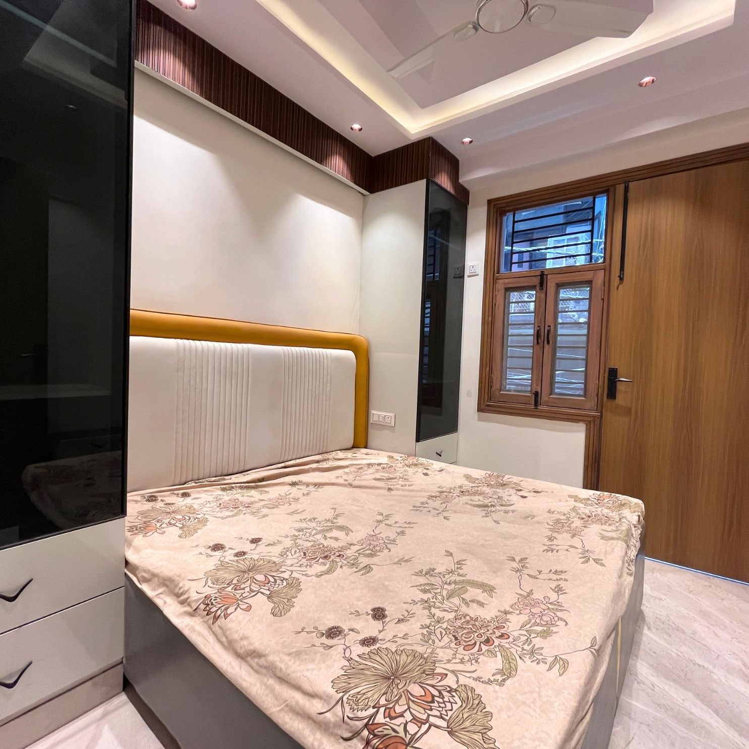 Modern 5 BHK Flat in Uttam Nagar with Excellent Location | Uttam Nagar Flats Price